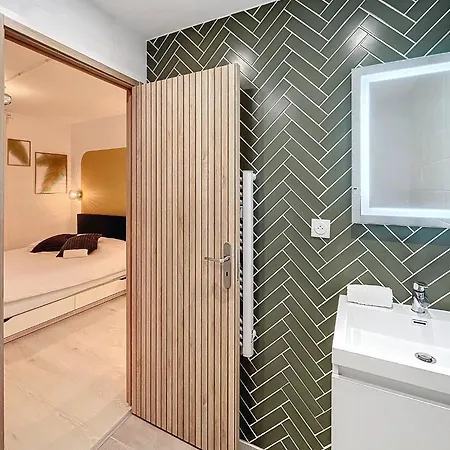 La Canopee - - Netflix Apartment